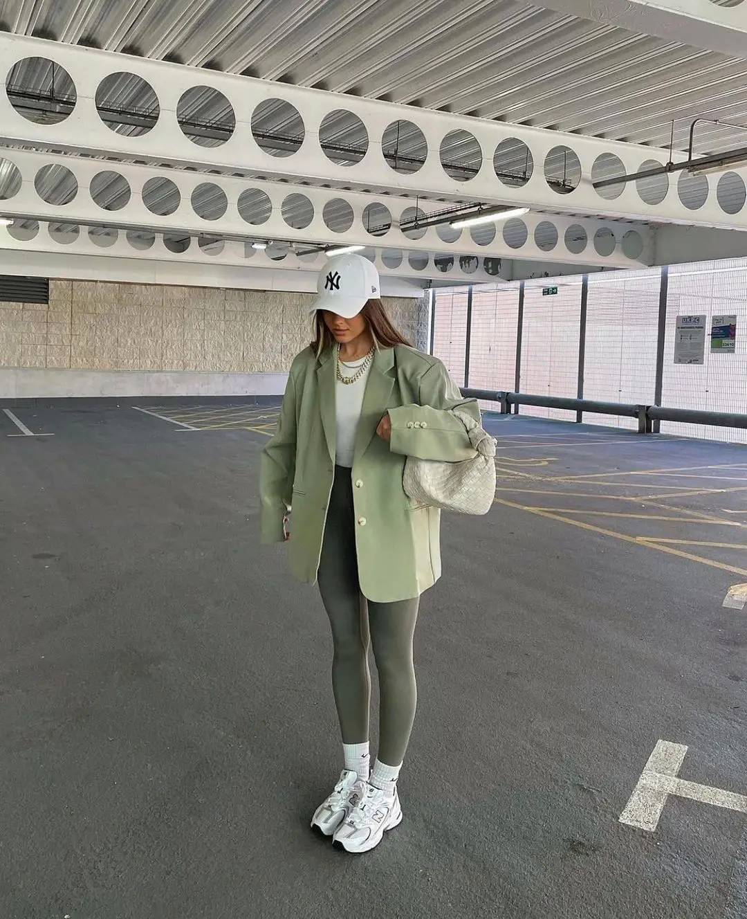 Light green oversized blazer outfit with leggings for the airport